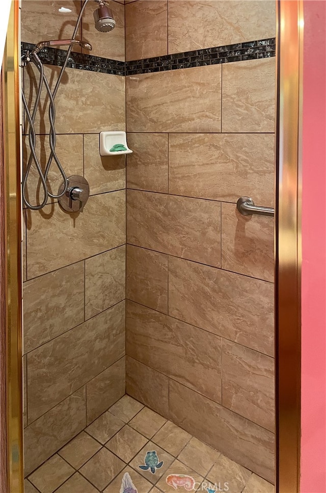 bathroom featuring tiled shower