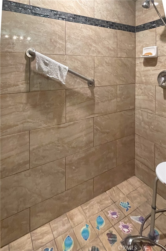 bathroom featuring tiled shower