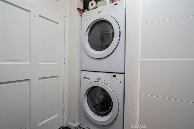 laundry area featuring stacked washer and dryer