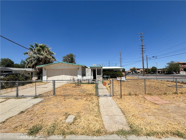 view of front of property