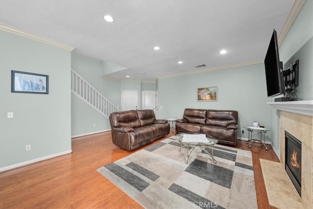 living room featuring light hardwood / wood-style floors and crown molding