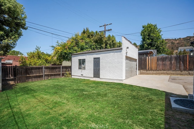 view of yard with a patio area