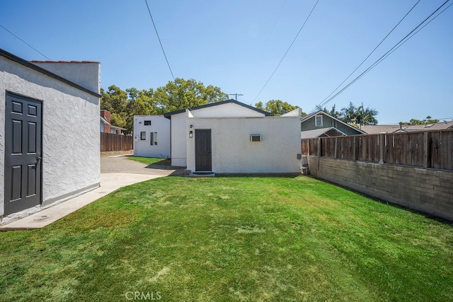 view of yard with a patio