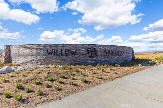 view of community / neighborhood sign