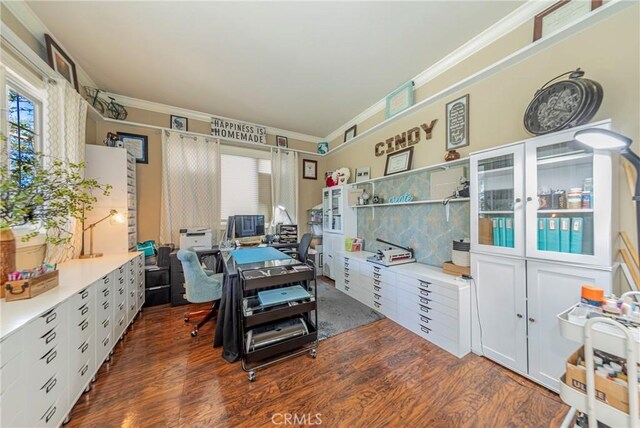46469 Wallu Ln, Ahwahnee, CA 93601 - office space featuring wood finished floors and ornamental molding