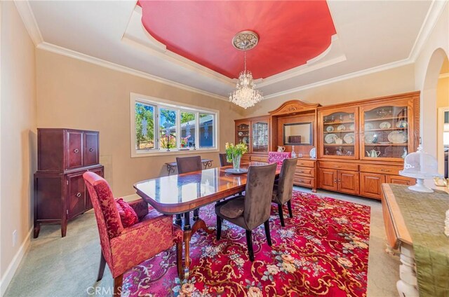 46469 Wallu Ln, Ahwahnee, CA 93601 - dining room with crown molding, a tray ceiling, baseboards, arched walkways, and light carpet