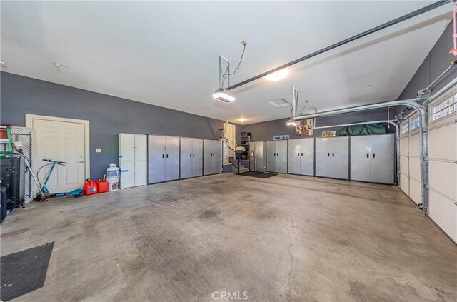 46469 Wallu Ln, Ahwahnee, CA 93601 - garage with a garage door opener