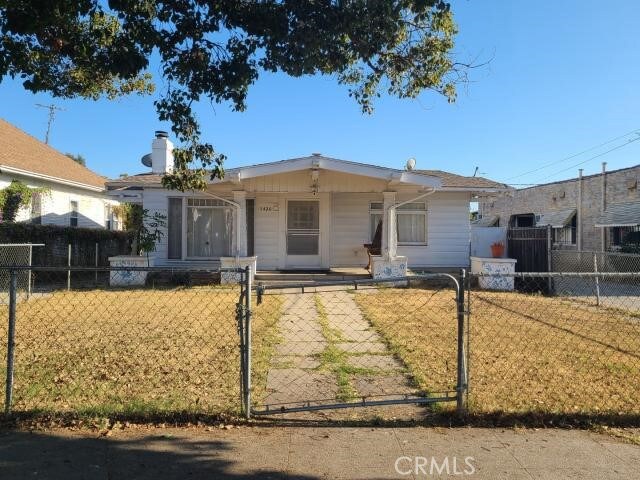 5426 La Mirada Ave, Los Angeles, CA 90029 - bungalow-style home featuring a chimney, a fenced front yard, a front lawn, and a gate