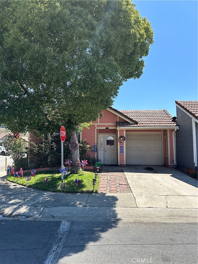 view of front of property featuring a garage