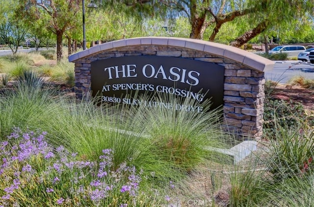 view of community / neighborhood sign