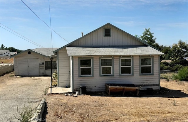 view of front of property featuring a storage unit