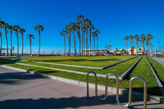 1365 Seacoast Dr Unit E, Imperial Beach, CA 91932 - surrounding community featuring a lawn