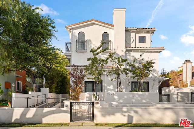 view of mediterranean / spanish-style home