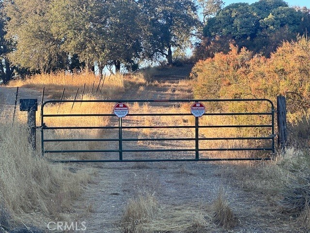 52721 Smith Rd, Bradley, CA 93426 - photo 3