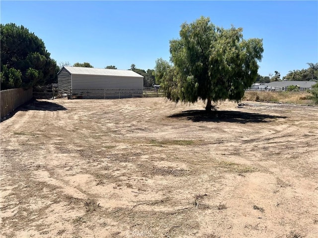 view of yard featuring a rural view