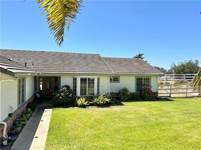 back of house featuring a lawn