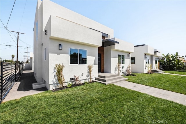 view of front facade with a front yard