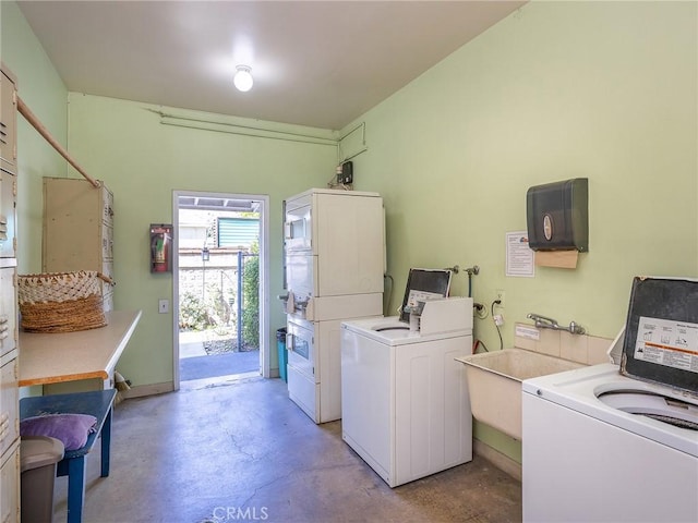 laundry area featuring sink, washing machine and dryer, and stacked washer and dryer