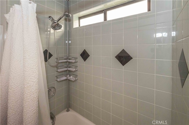 bathroom with shower / tub combo