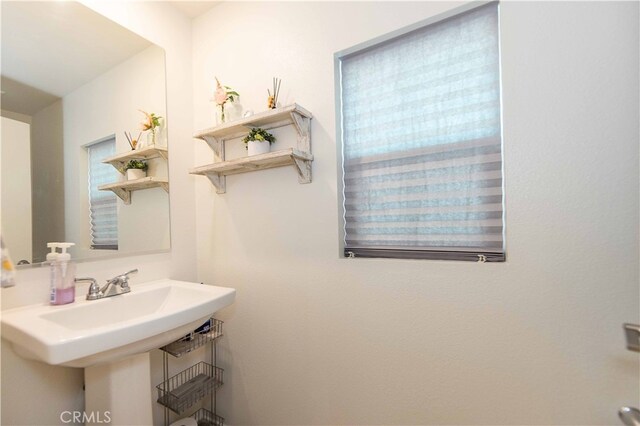 bathroom featuring sink