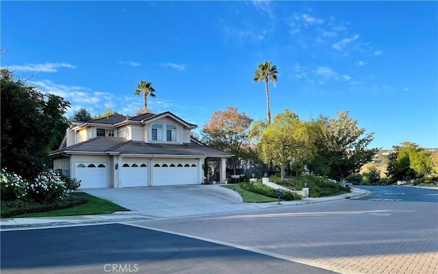 view of front property featuring a garage