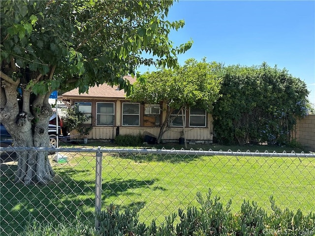 view of front of house with a front lawn