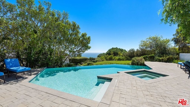 view of pool with an in ground hot tub and a patio