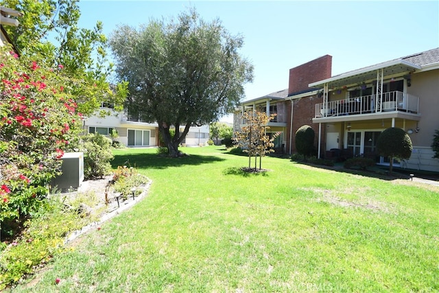 view of yard with a balcony