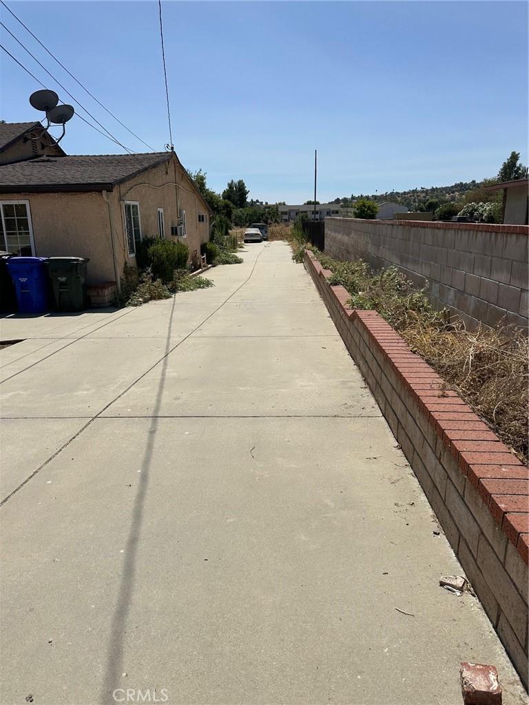641 W 48th St, San Bernardino, CA 92407 - photo 2