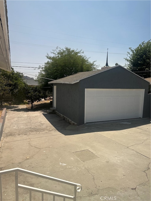 view of detached garage