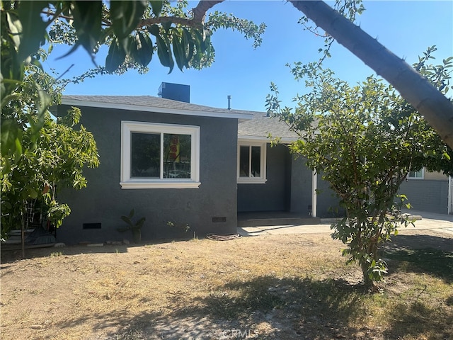 single story home with crawl space, roof with shingles, and stucco siding