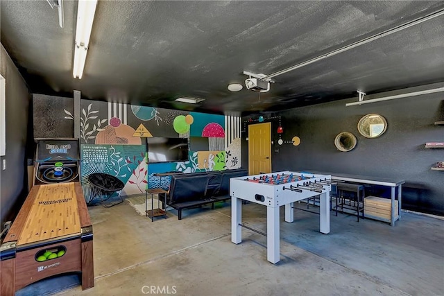 game room featuring concrete flooring