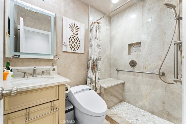 bathroom featuring a shower with shower curtain, vanity, and toilet