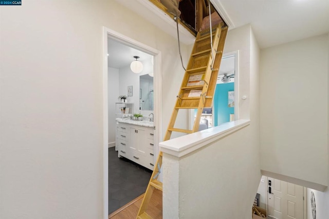 stairway featuring sink