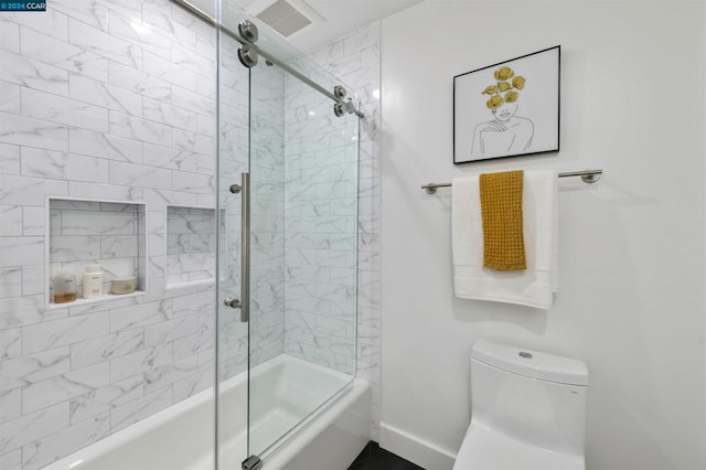 bathroom with combined bath / shower with glass door and toilet