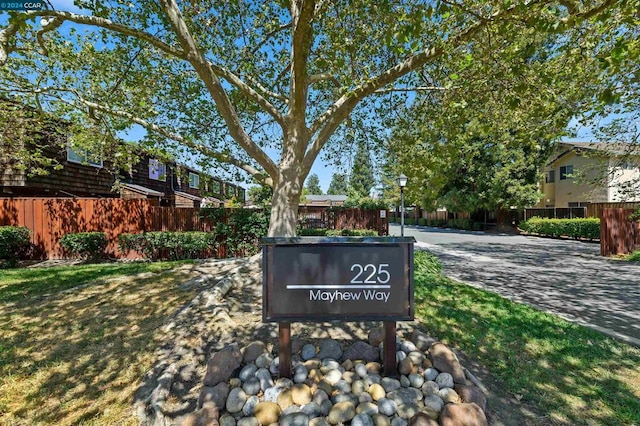 view of community / neighborhood sign