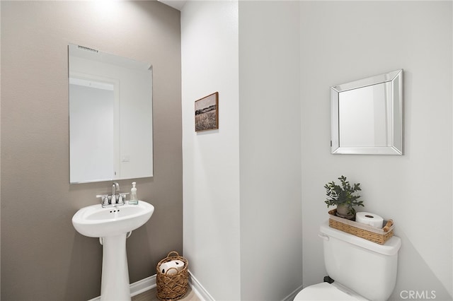 bathroom featuring sink and toilet