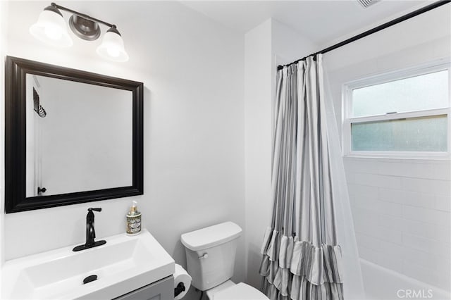 full bathroom featuring shower / bathtub combination with curtain, vanity, and toilet