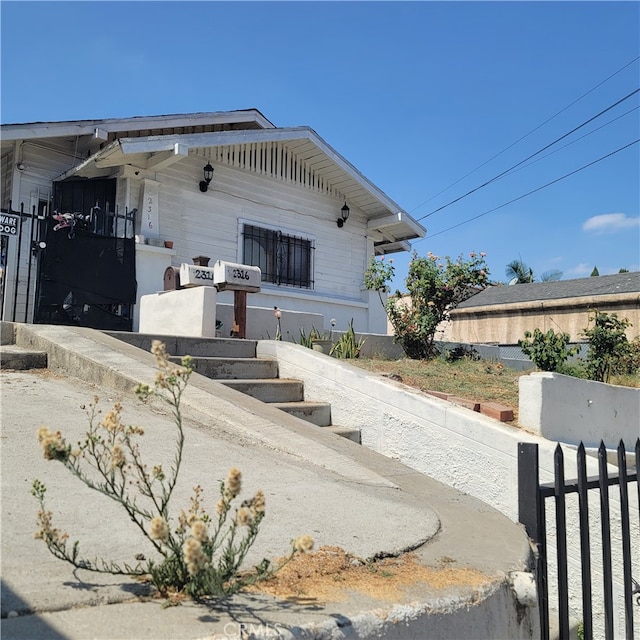 view of front of property