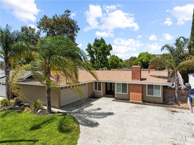 ranch-style house featuring a front lawn