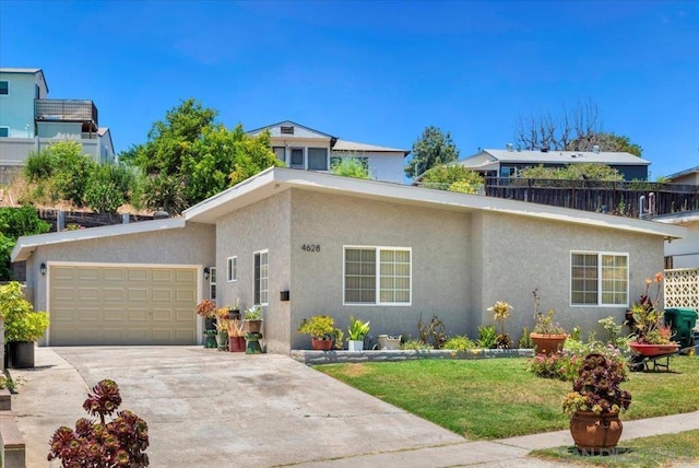 view of front facade featuring a garage and a front yard