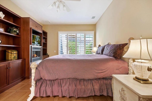 bedroom with ceiling fan