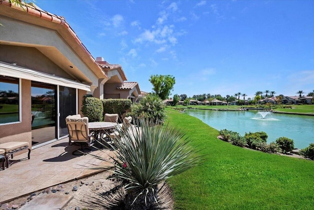 view of yard with a water view