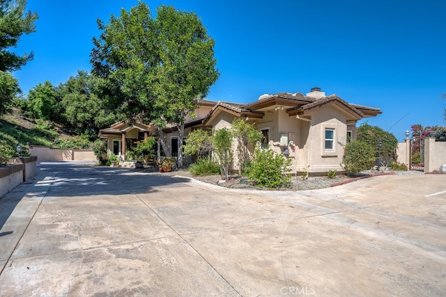 view of front of property