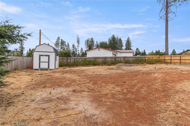 view of yard with a storage unit