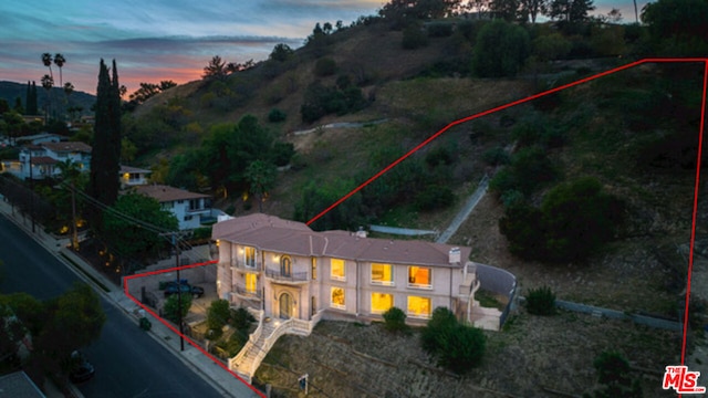 view of aerial view at dusk