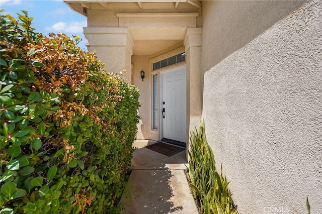 property entrance featuring stucco siding