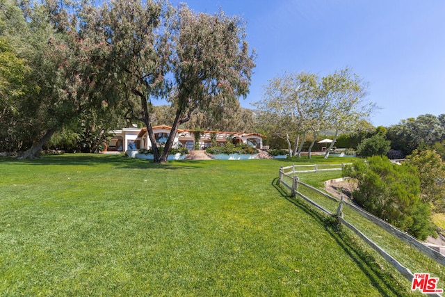 view of yard featuring a water view