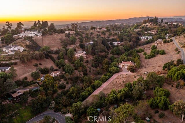 view of aerial view at dusk