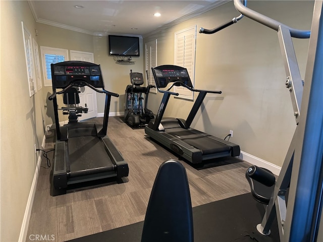 workout room with crown molding